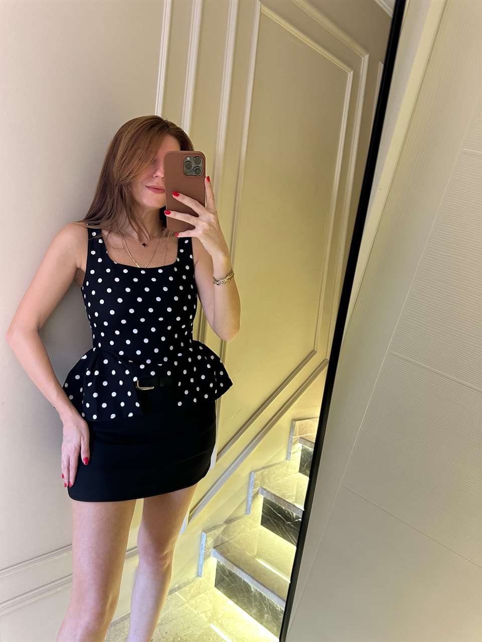 Siyah Puantiyeli Kare Yaka Volanlı Bluz