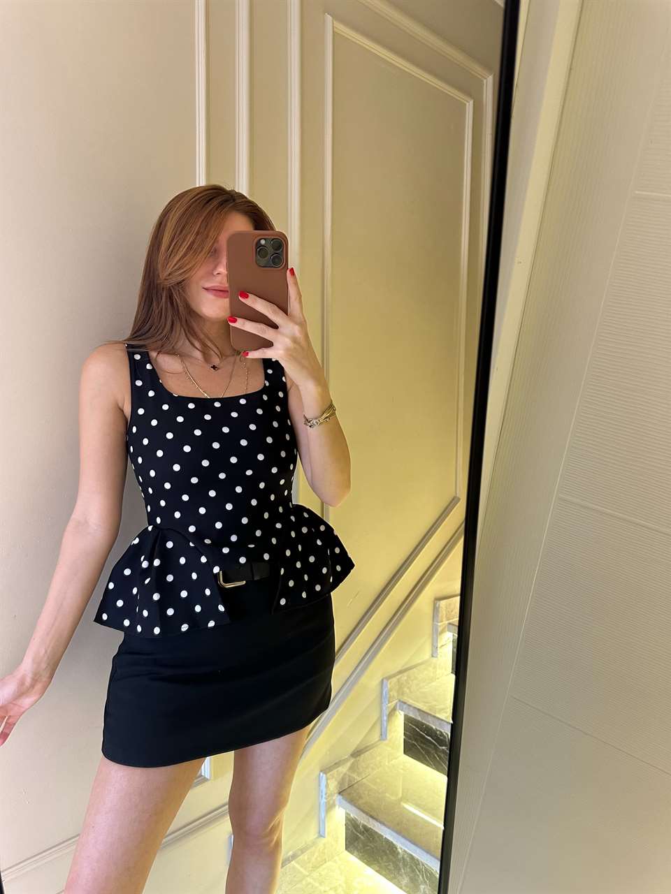 Siyah Puantiyeli Kare Yaka Volanlı Bluz