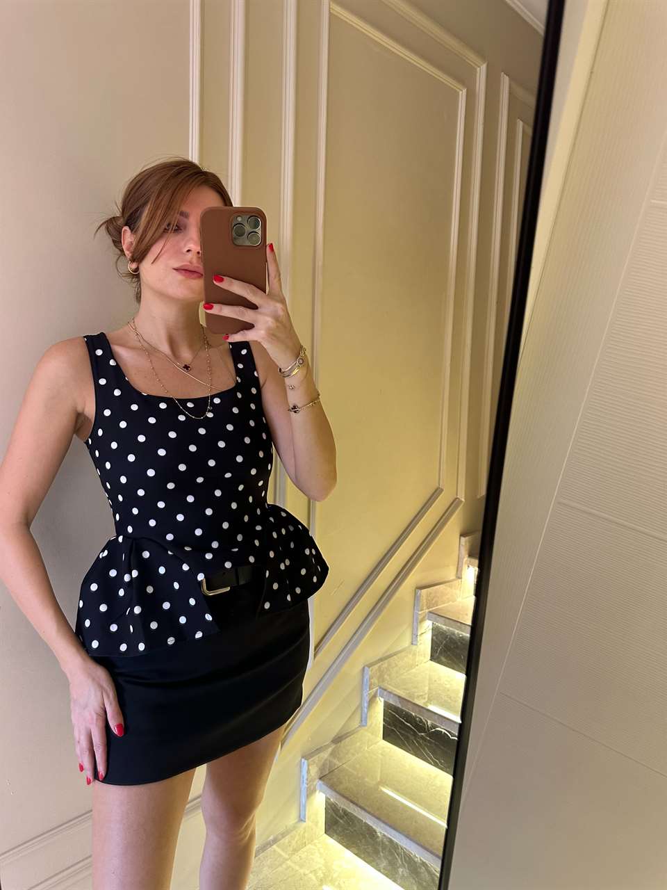 Siyah Puantiyeli Kare Yaka Volanlı Bluz