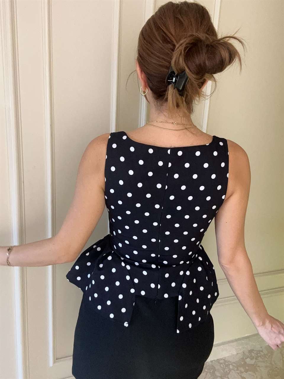 Siyah Puantiyeli Kare Yaka Volanlı Bluz