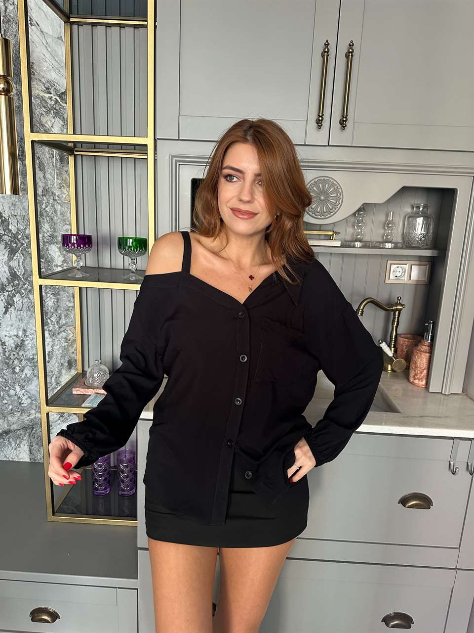 Siyah Tek Omuz Asimetrik Gömlek