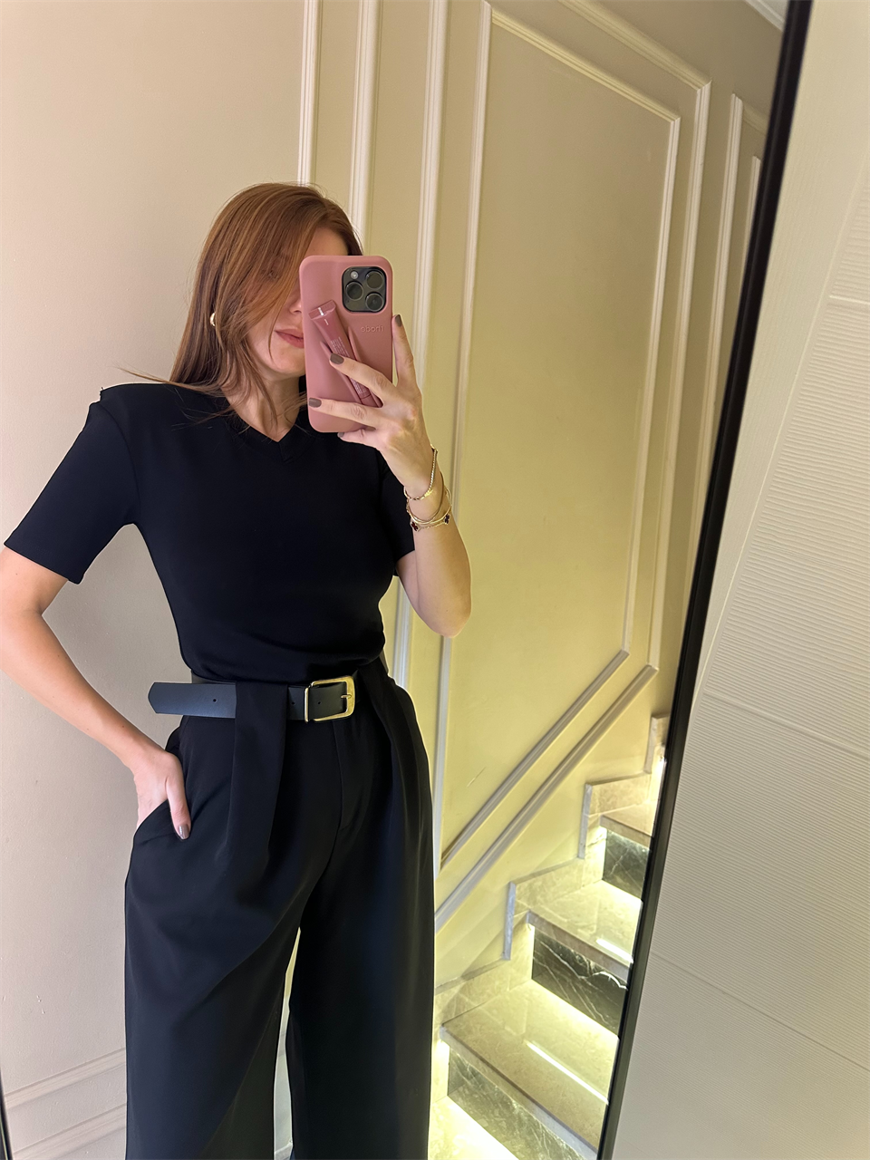 Siyah V Yaka Vatkalı Viskon Çıtçıtlı Bodysuit