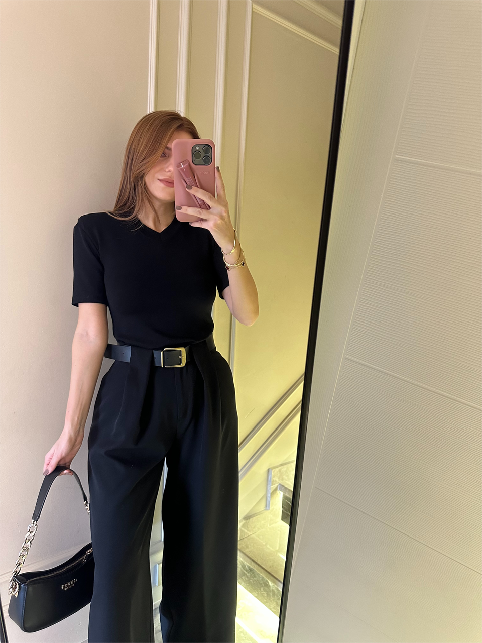 Siyah V Yaka Vatkalı Viskon Çıtçıtlı Bodysuit
