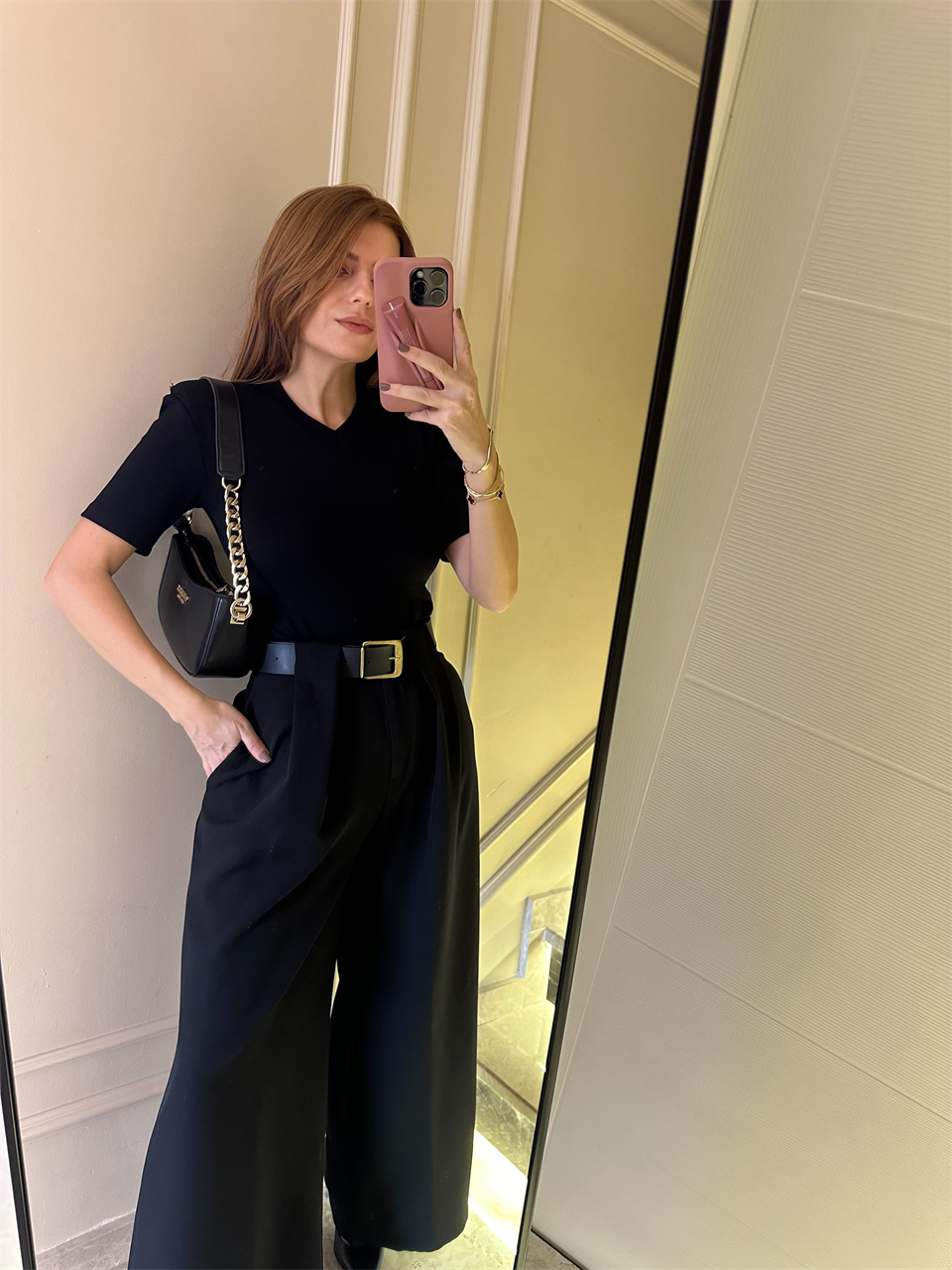 Siyah V Yaka Vatkalı Viskon Çıtçıtlı Bodysuit