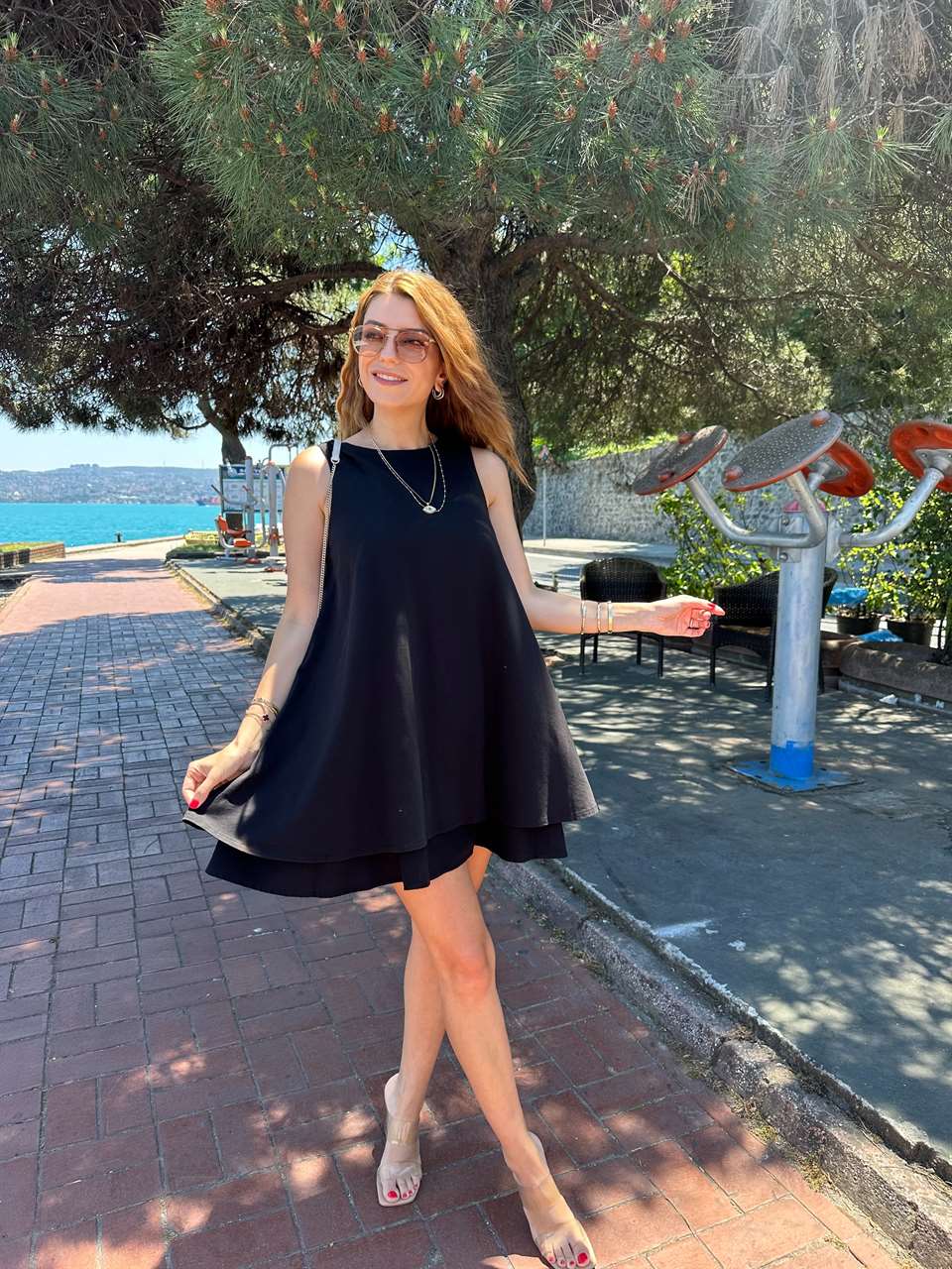 Siyah Volümlü Kısa Elbise