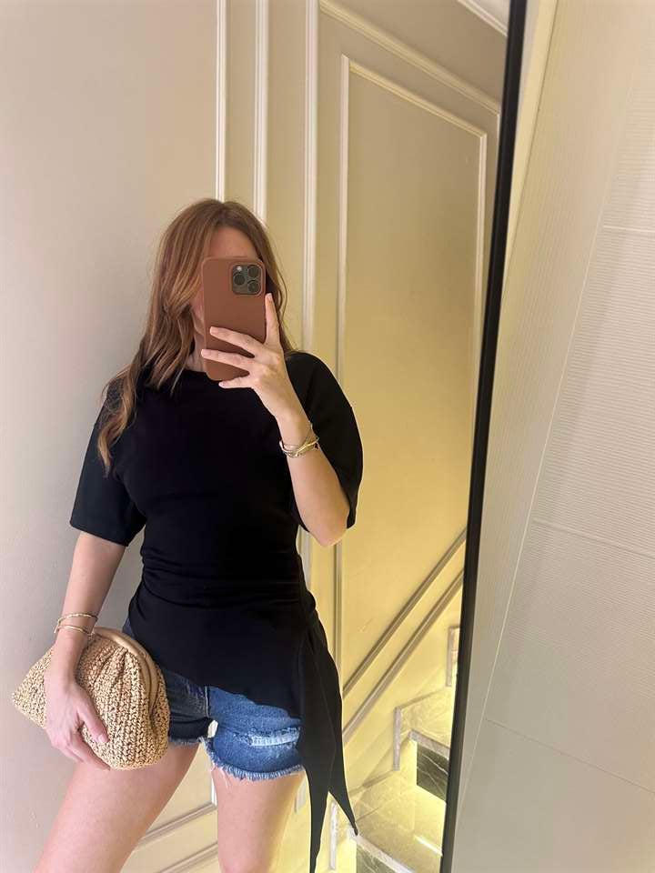 Siyah Yanları Pileli Pamuk Tişört