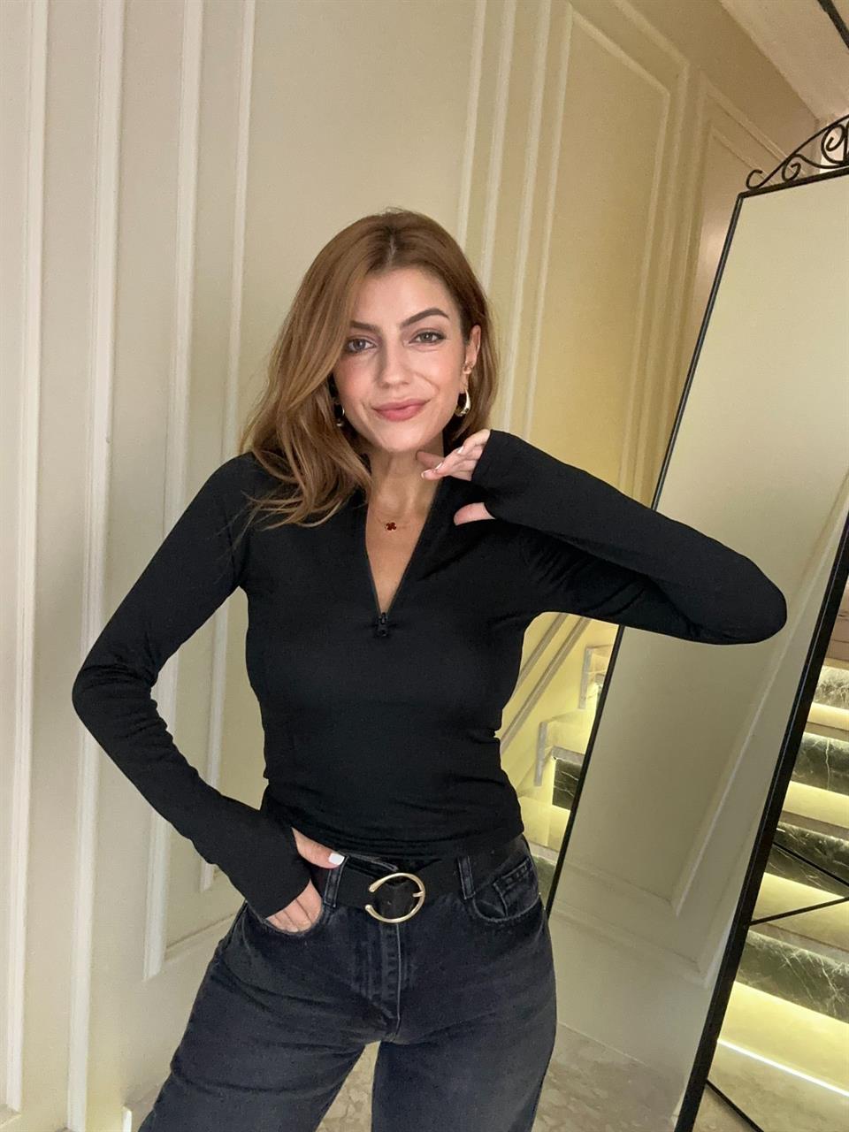 Siyah Yarım Fermuar Body