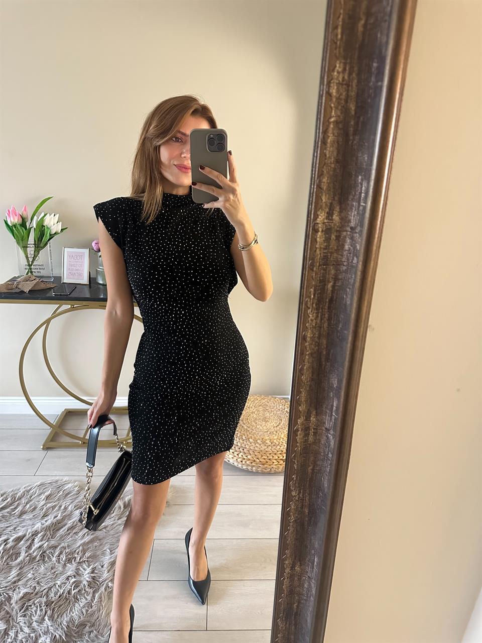 Taşlı Dik Yaka Elbise 