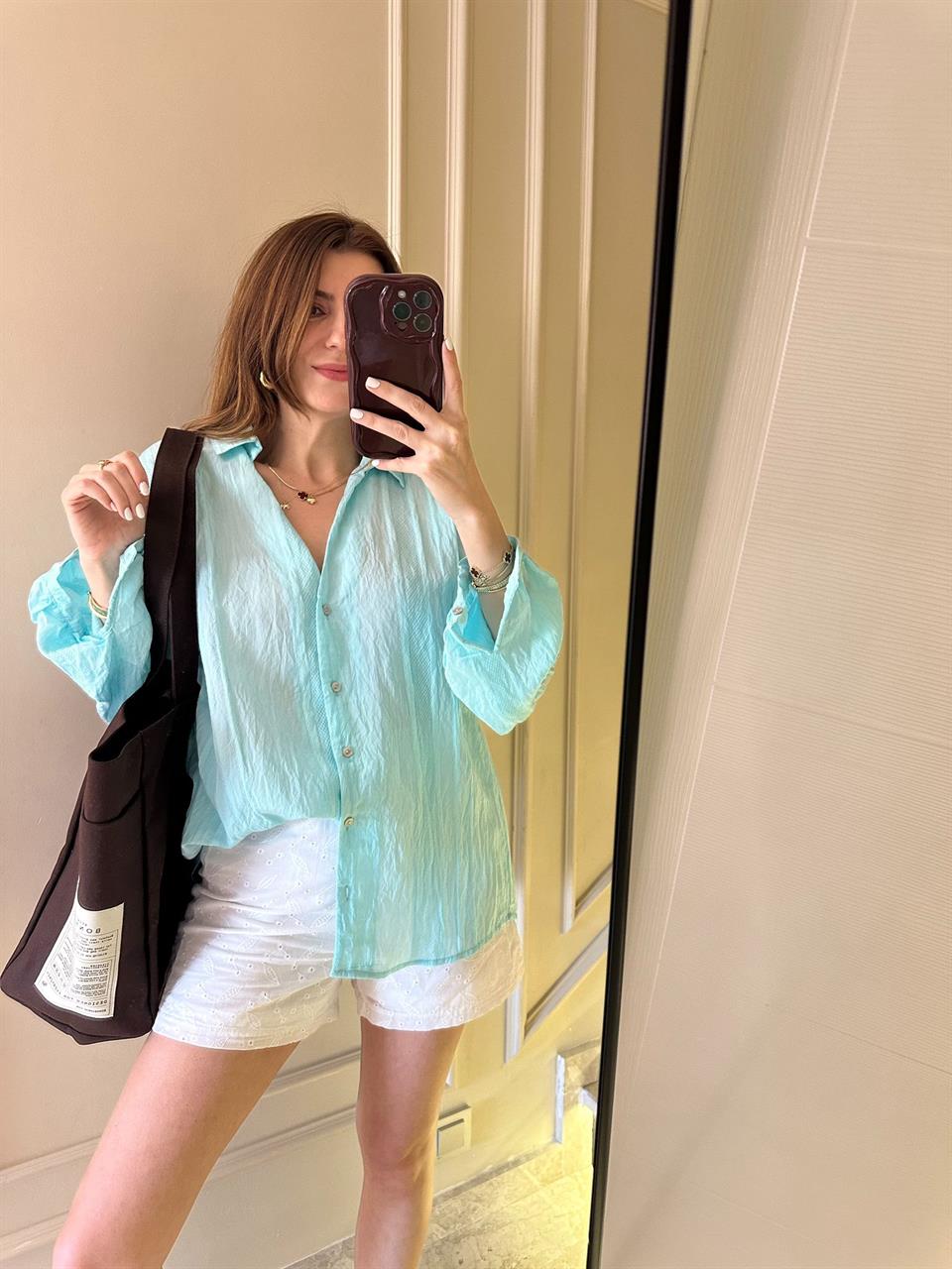 Turkuaz Desenli V Yaka Tensel Gömlek