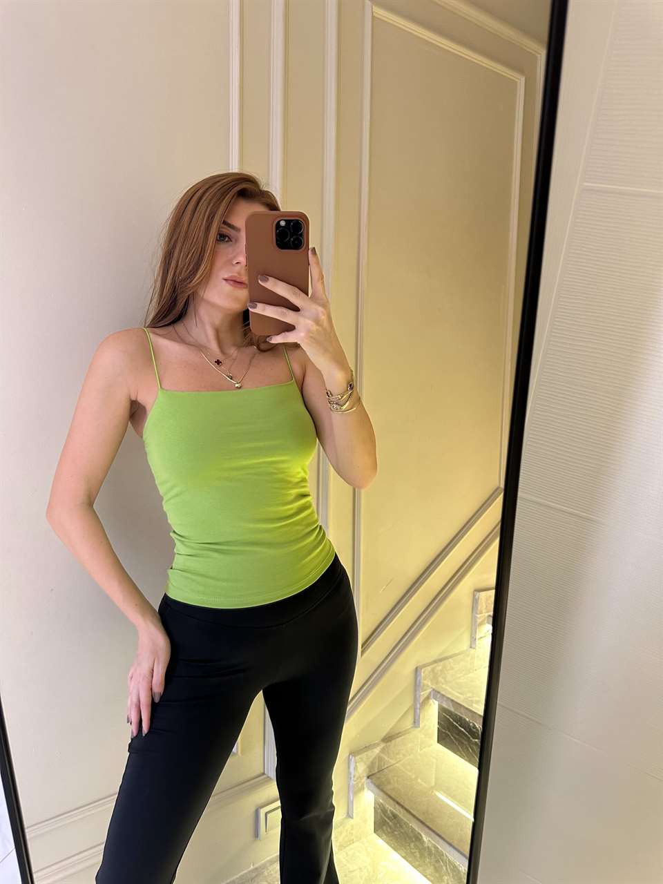 Yeşil İp Askılı Uzun Atlet