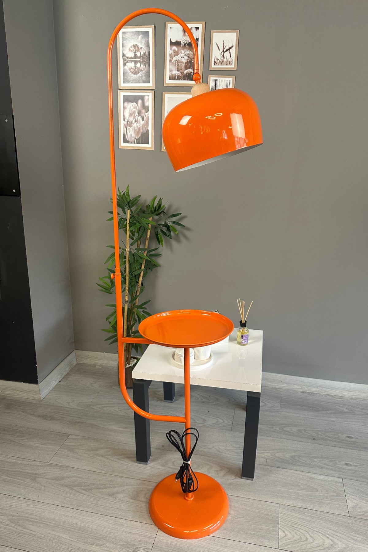 Çember Turuncu Lambader Hareketli Başlık Sehpalı Modern Dekoratif Oturma Odası Çalışma Odası Zemin