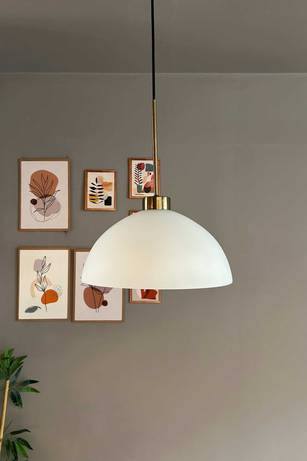 Perry Beyaz Cam Tekli Avize İnce Eskitme Başlık Retro Sarkıt Lamba Restoran Salon Aydınlatma