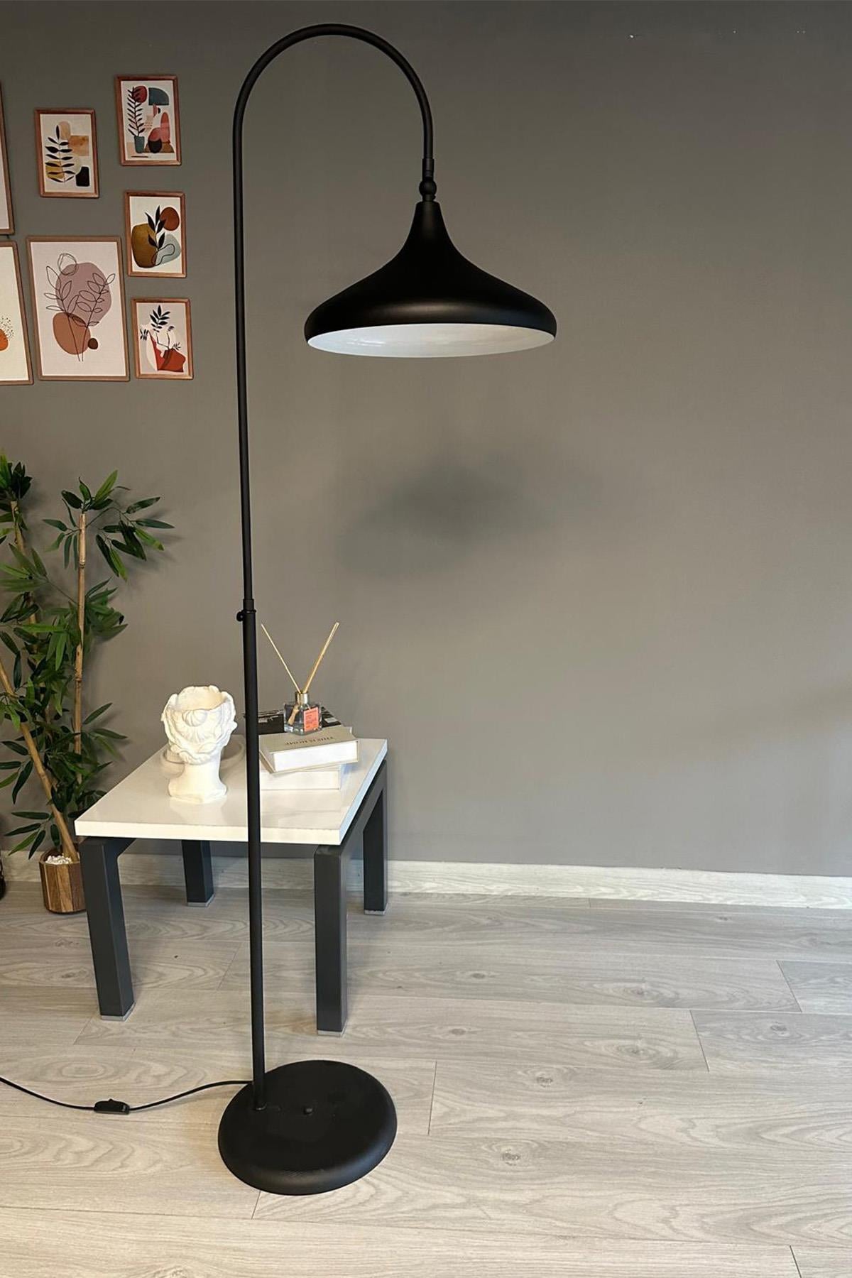 Siyah Lambader Hareketli Başlık Modern Dekoratif Metal Oturma Odası Çalışma Odası