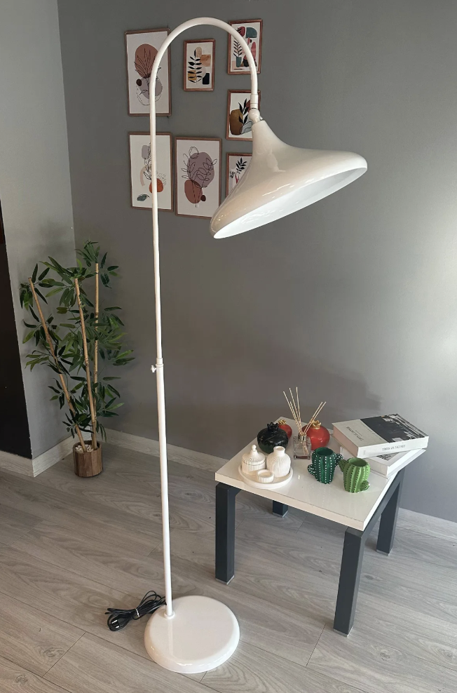 Beyaz Lambader Hareketli Başlık Modern Dekoratif Metal Oturma Odası Çalışma Odası