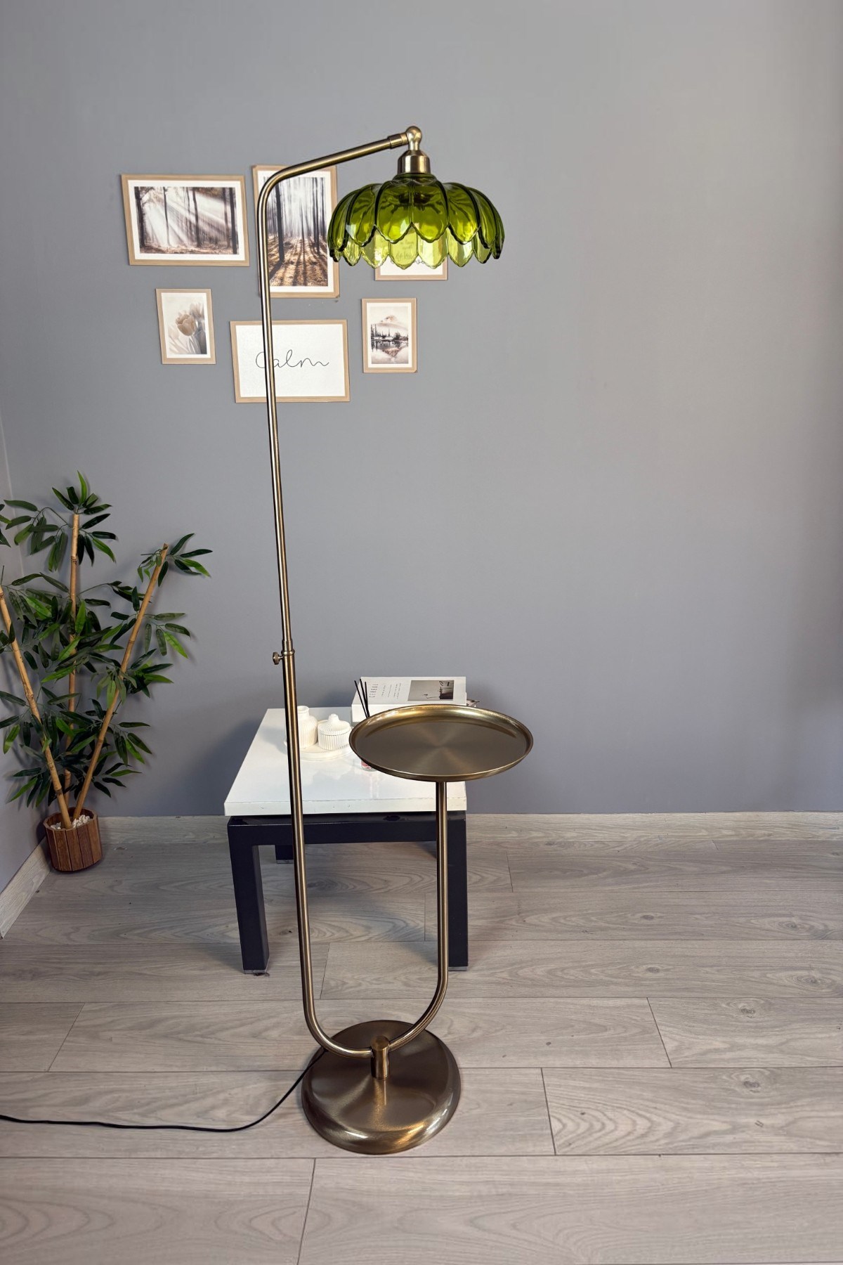 Bloom Yeşil Cam Lambader Modern Dekoratif Metal Oturma Odası Zemin Lambası