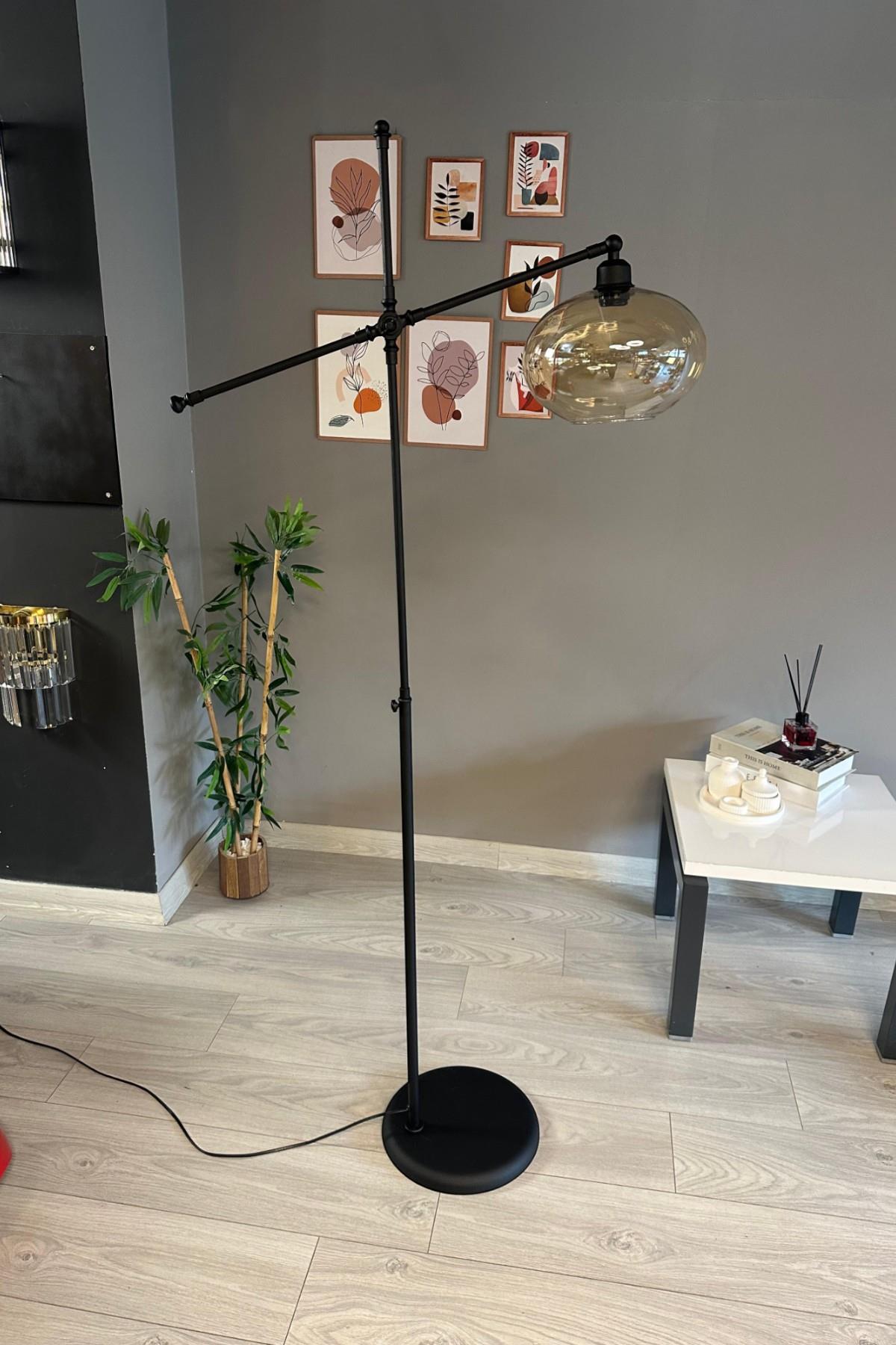 Cam Bal Rengi Lambader Siyah Metal Gövde Modern Oturma Odası