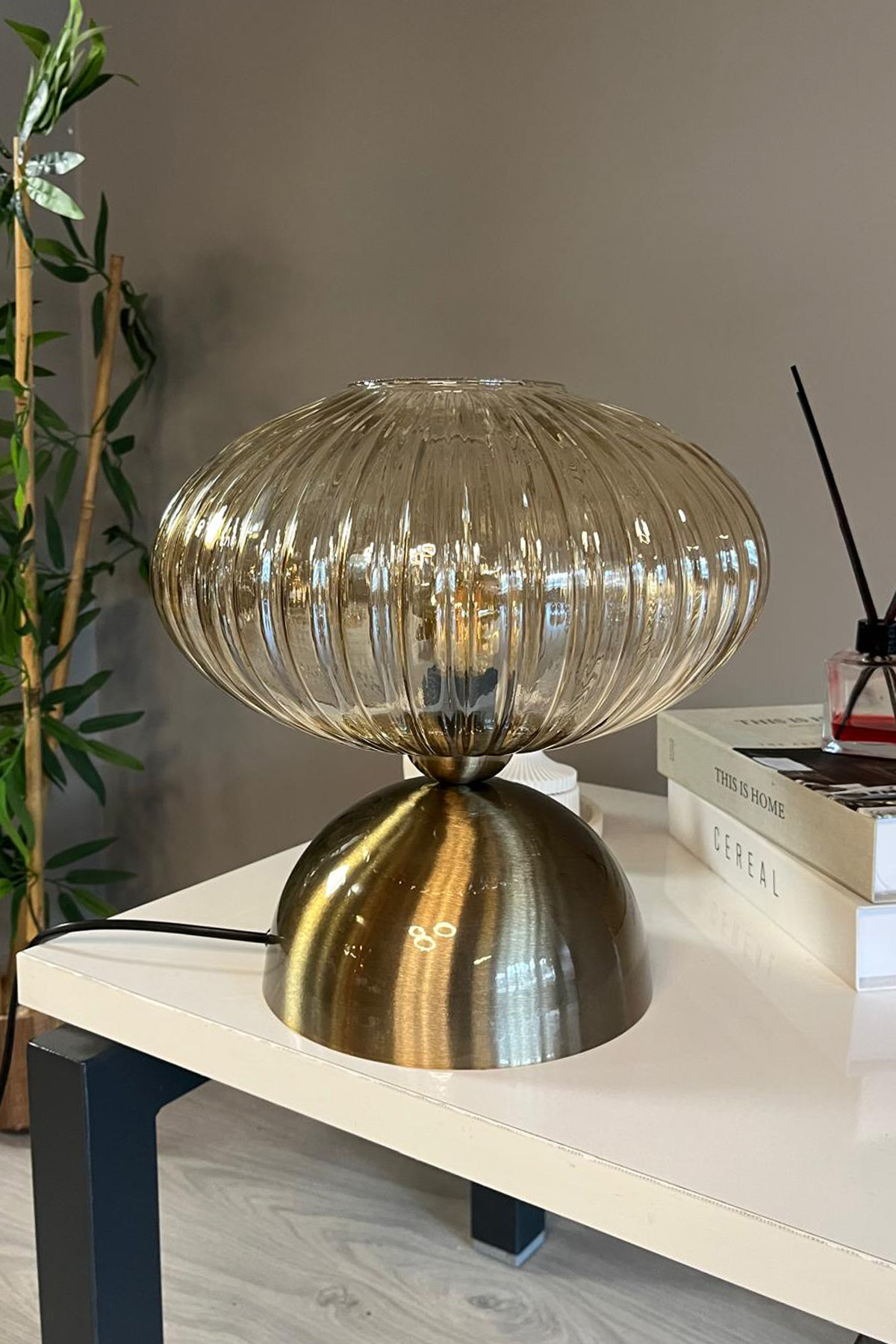 Elegant Bal Rengi Cam Masaüstü Abajur E27