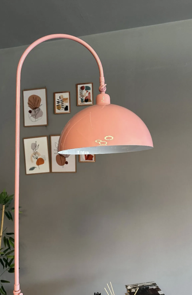 Pembe Lambader Hareketli Başlık Modern Dekoratif Metal Oturma Odası Çalışma Odası Zemin Lambası
