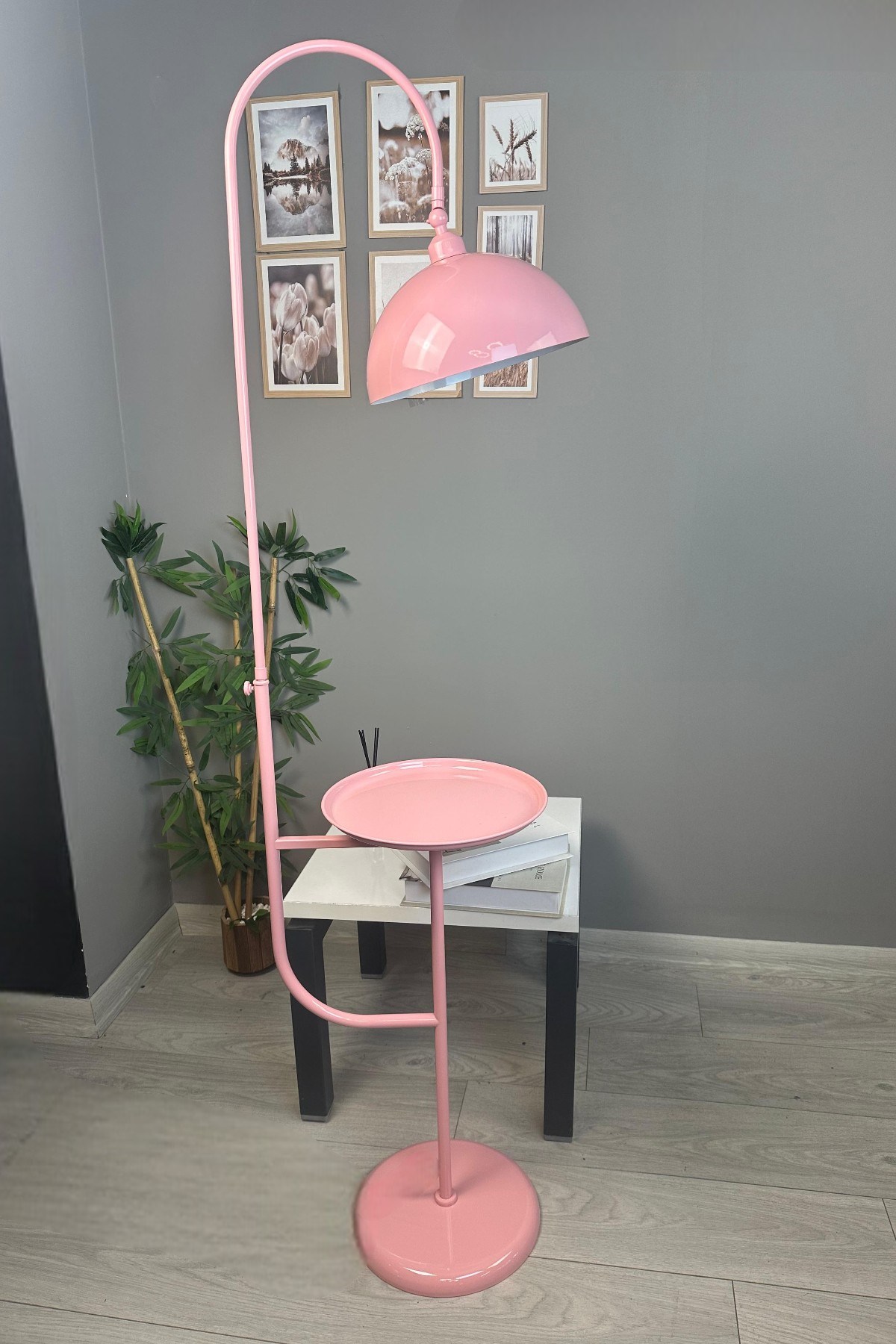 Pembe Metal Sehpalı Hareketli Başlık E27 Lambader