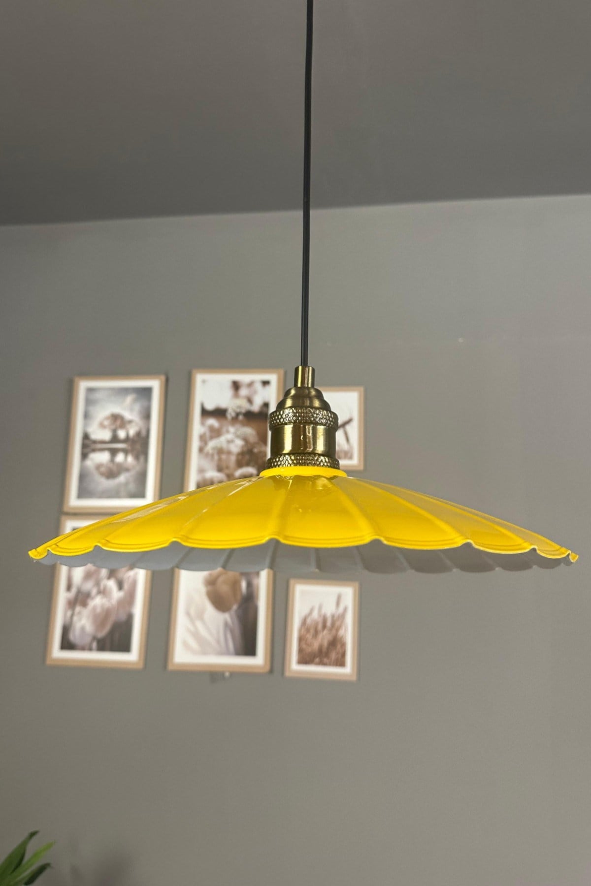 Risso Açık Sarı Metal Büyük Avize Lale Başlık Tekli Rustik Cafe Modern Sarkıt Aydınlatma