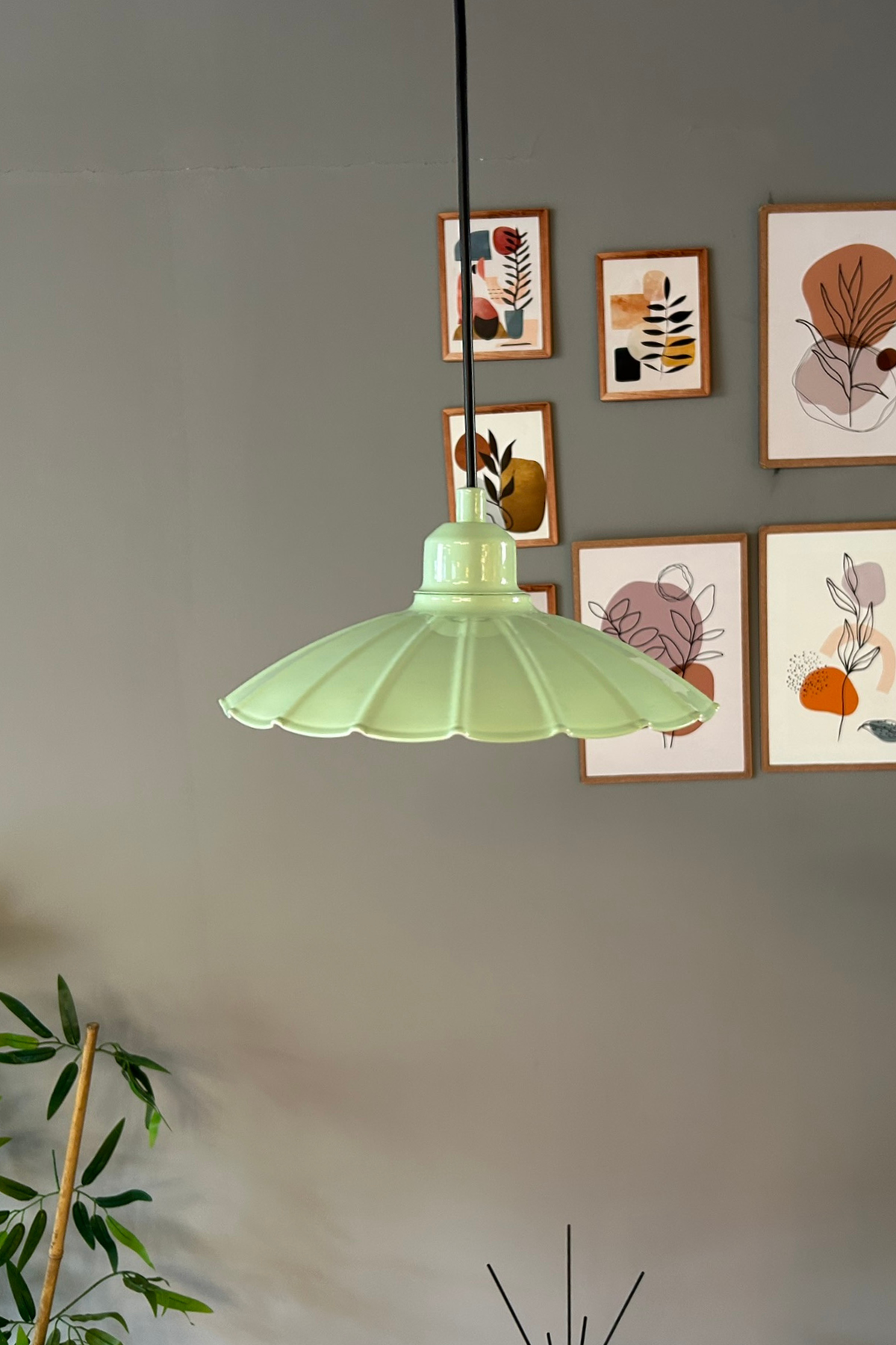 Risso Mint Metal Avize Tekli Yarım Lale Başlık Mutfak Modern Dekoratif Sarkıt Aydınlatma