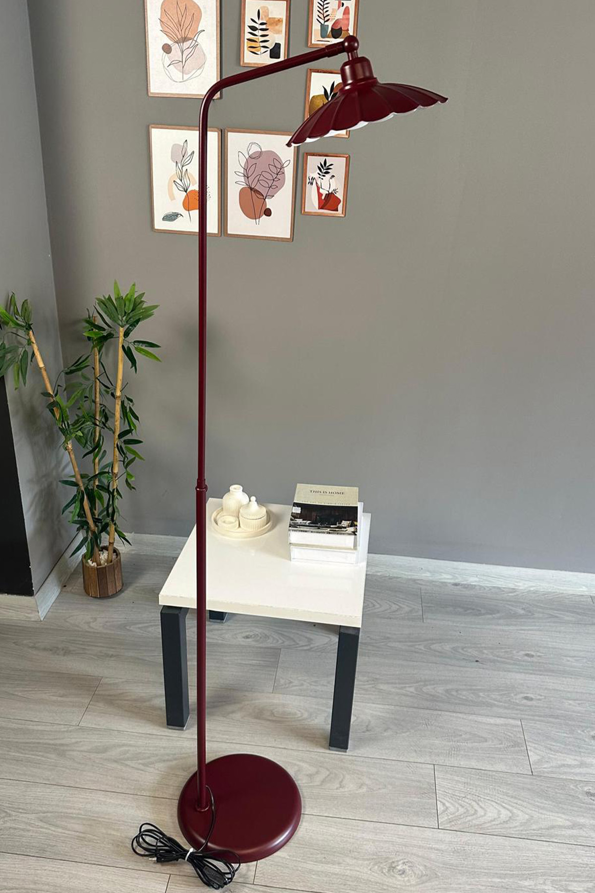 Risso Vişne Çürüğü Hareketli Başlıklı Metal Düz Gövde Lambader E27