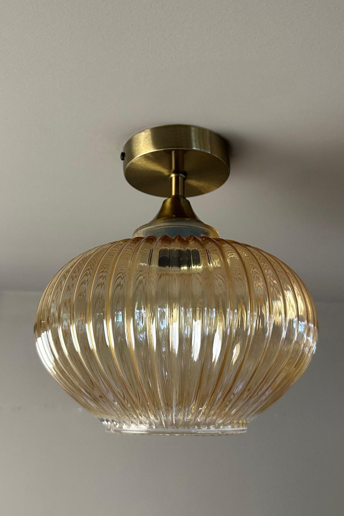 Ruiz Cam Bal Rengi Piramit Plafonyer Başlık Tekli Avize Retro Sarkıt Lamba Restoran Salon Aydınlatma