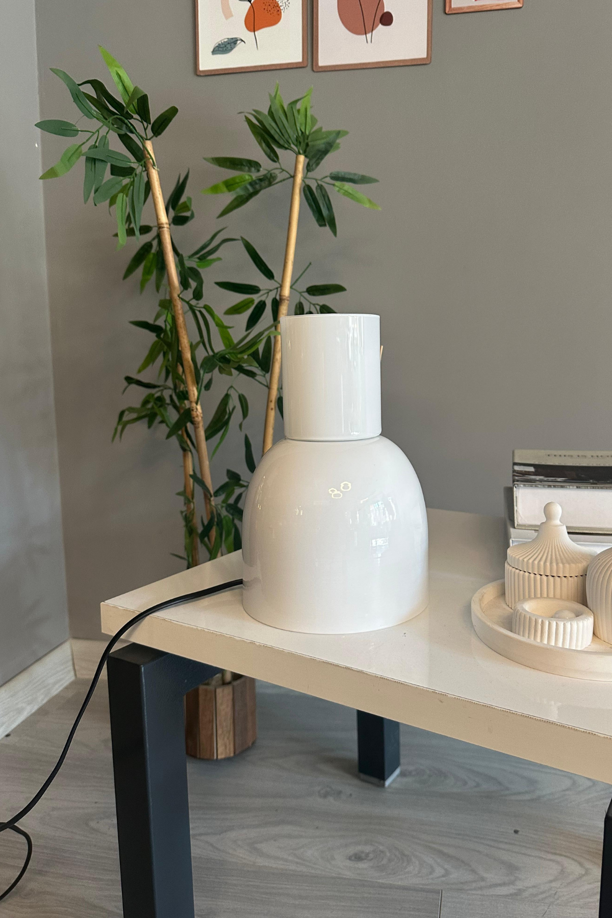 Shiny Masa Lambası Beyaz Renk Çalışma Lambası Dekoratif Metal Abajur Modeli Ofis Ev Aydınlatma