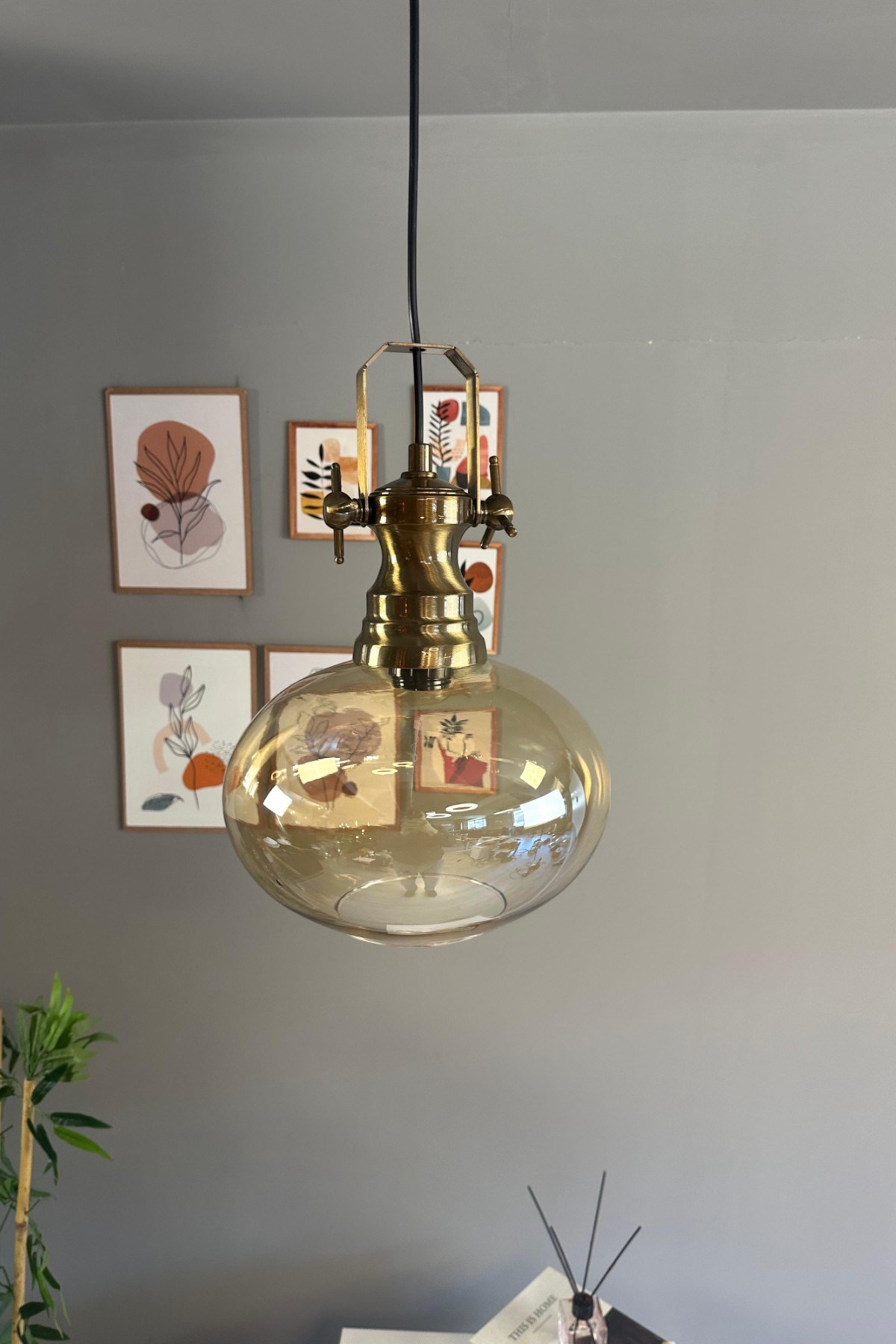 Solvia Cam Bal Rengi Tekli Avize Retro Sarkıt Lamba Salon Aydınlatma