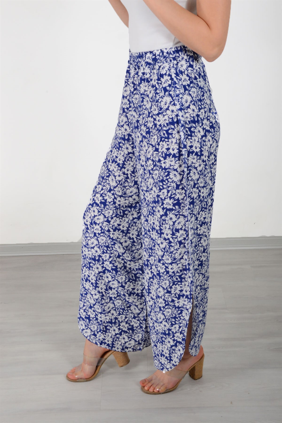 Kadın Mavi Çiçekli Yanı Fırfırlı Pantolon - Megapol Giyim