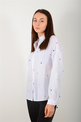 Kadın Beyaz Renkli Puantiye İşlemeli Gömlek 40621