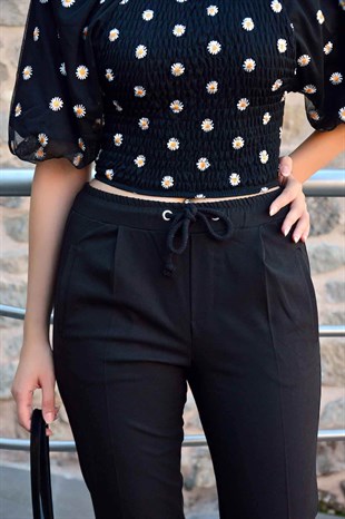 Kadın Siyah Yandan Cepli Beli Lastikli Kumaş Pantolon - Megapol Giyim