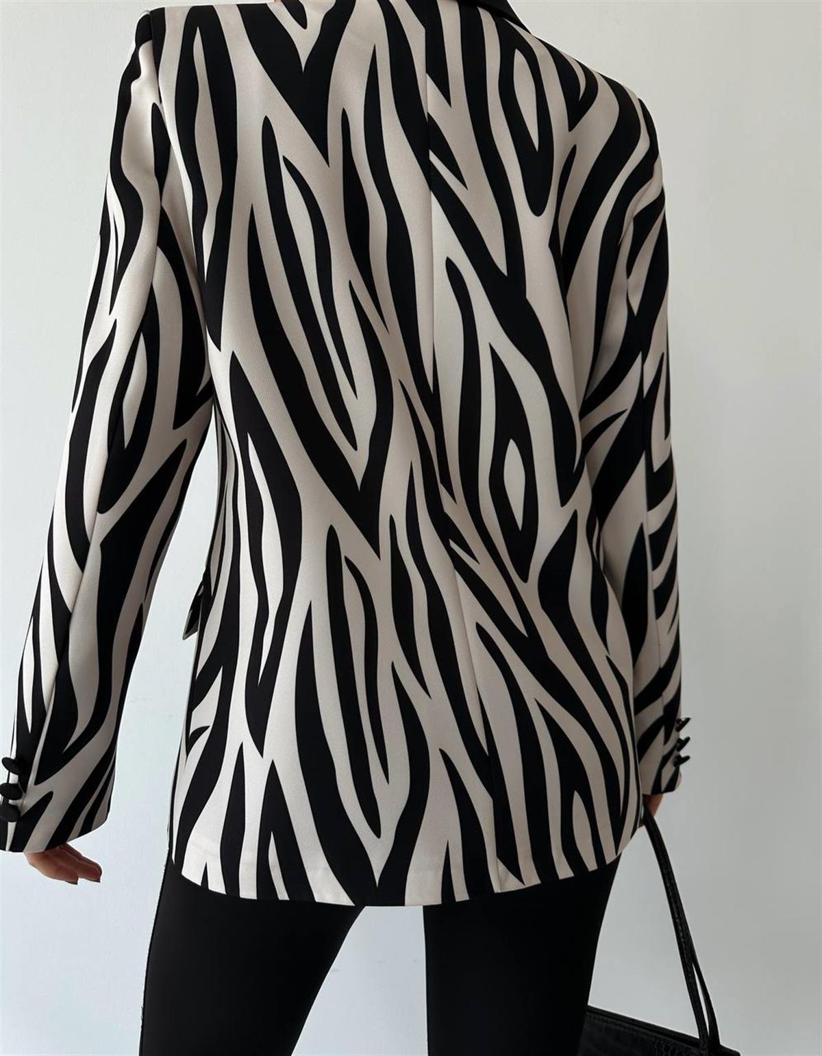 Yakası Renkli Zebra Desenli Ceket 3271