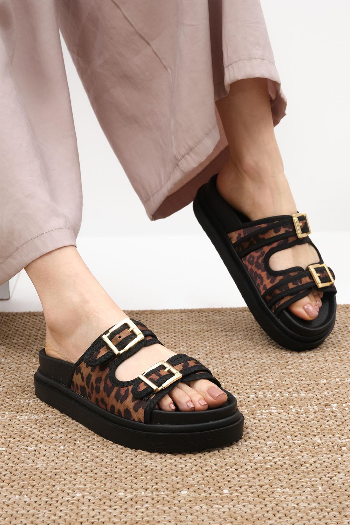 Adara Leopar Desenli Çift Tokalı Terlik