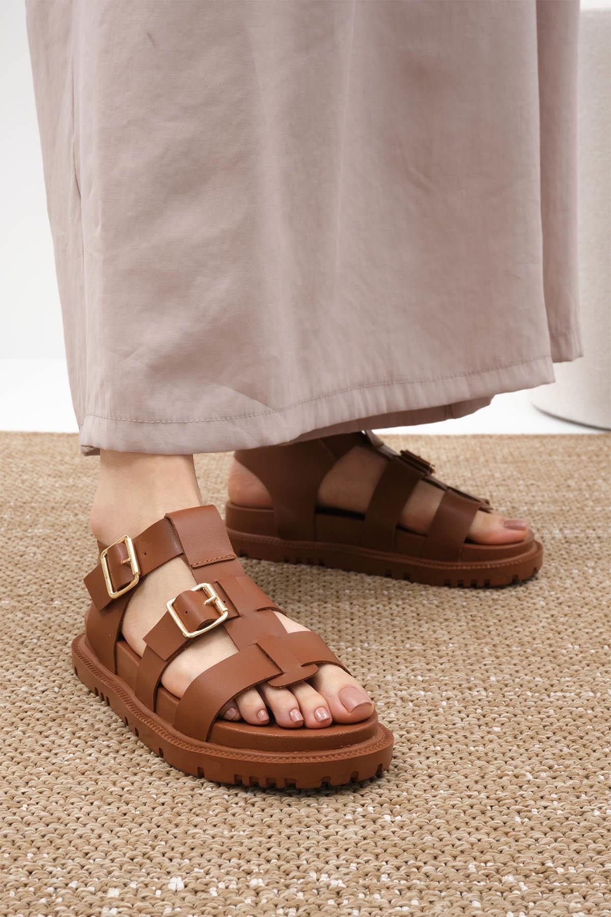 Trude Taba Renk Tokalı Sandalet