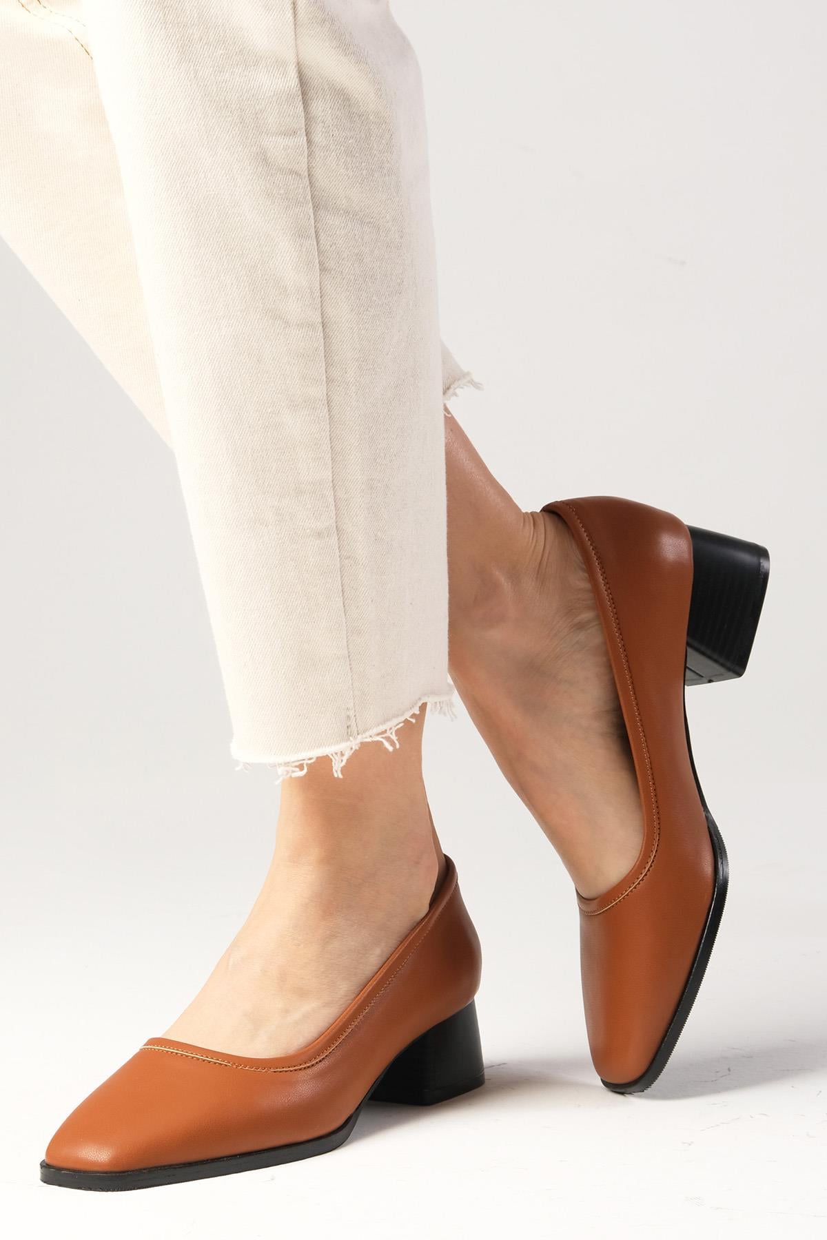 Mona Kahverengi Kalın Tabanlı Kısa Topuklu Ayakkabı