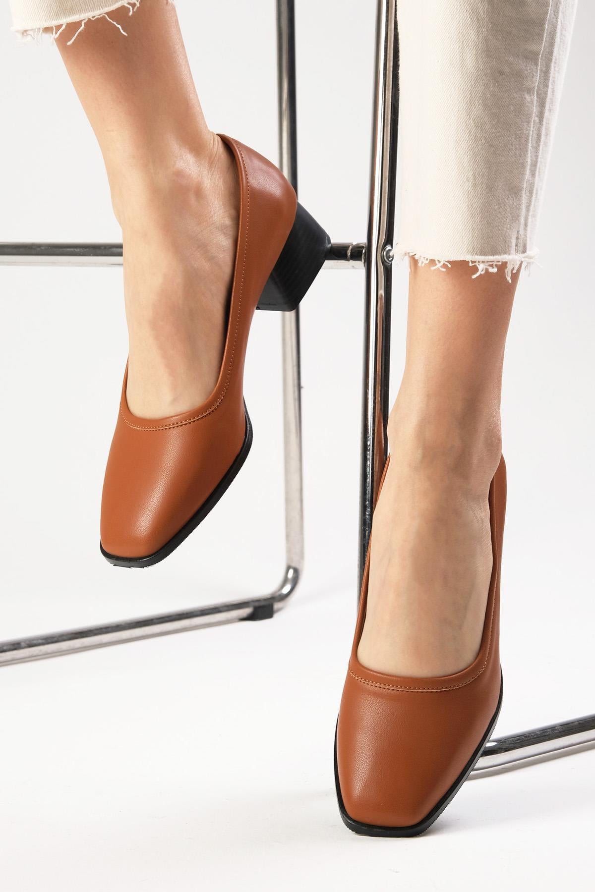 Mona Kahverengi Kalın Tabanlı Kısa Topuklu Ayakkabı