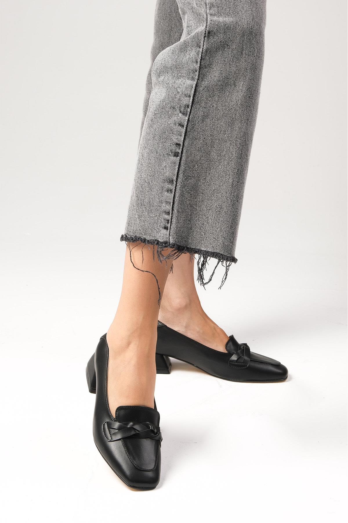 Abriana Siyah Renk Kısa Topuklu Ayakkabı