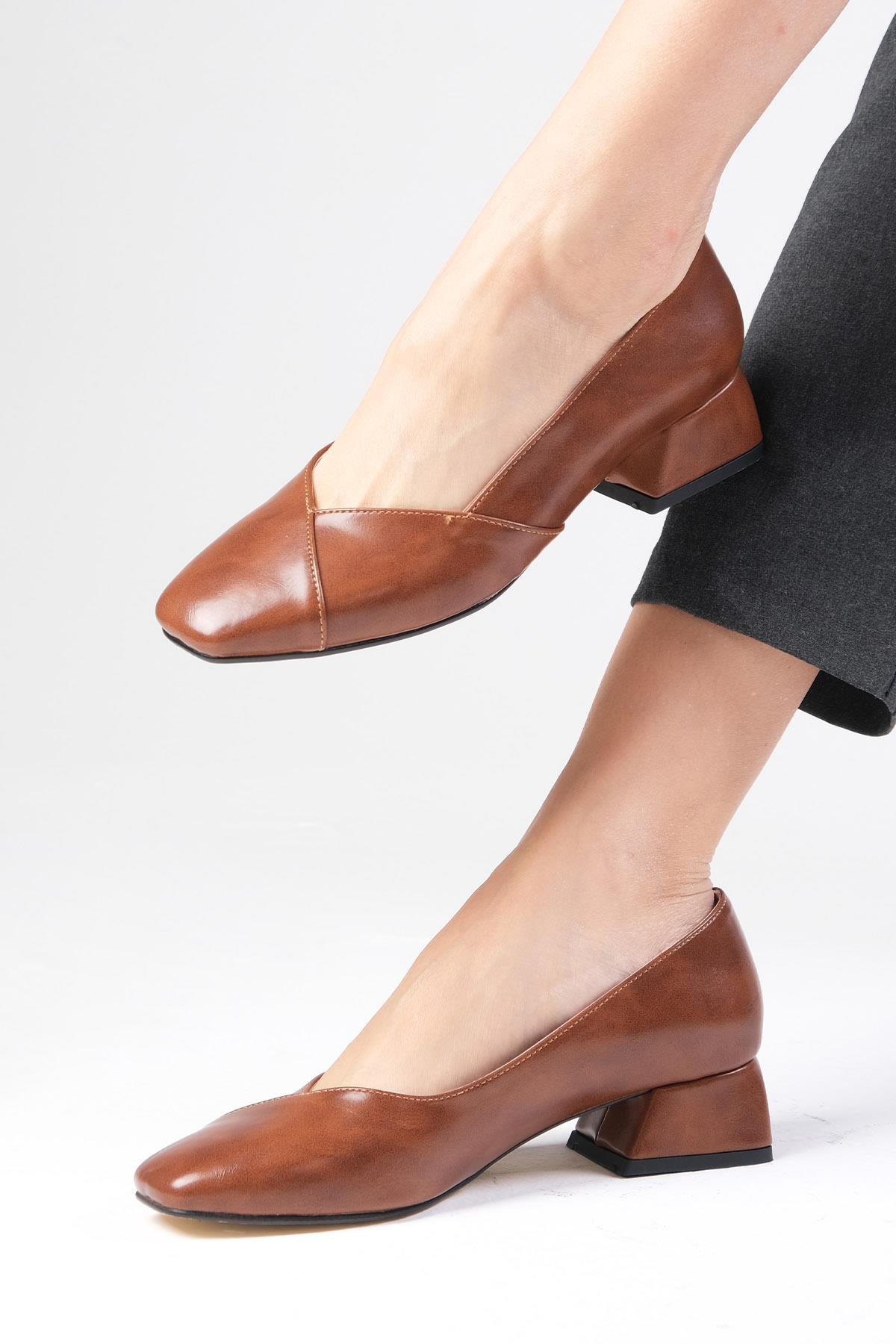 Addison Kahve Rengi Kısa Topuklu Ayakkabı