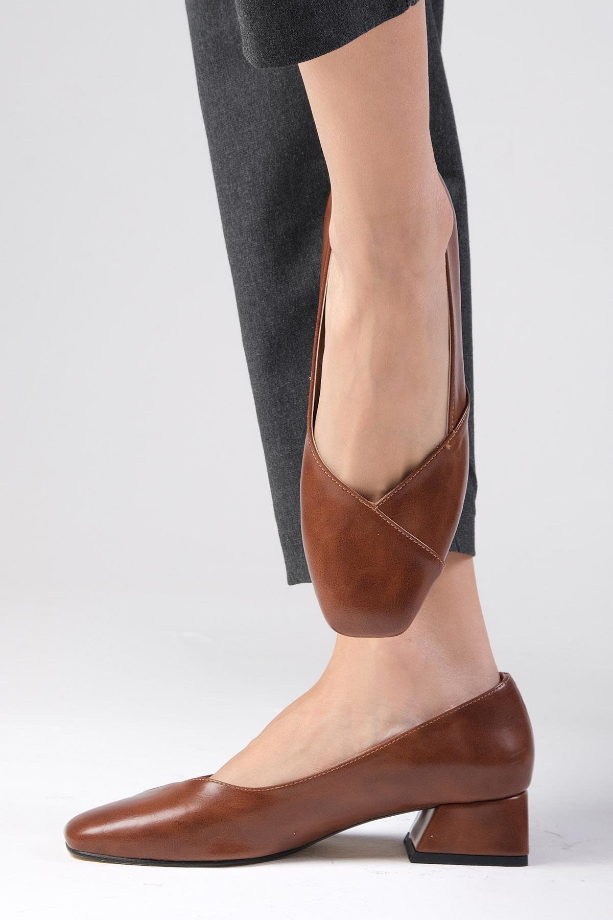 Addison Kahve Rengi Kısa Topuklu Ayakkabı