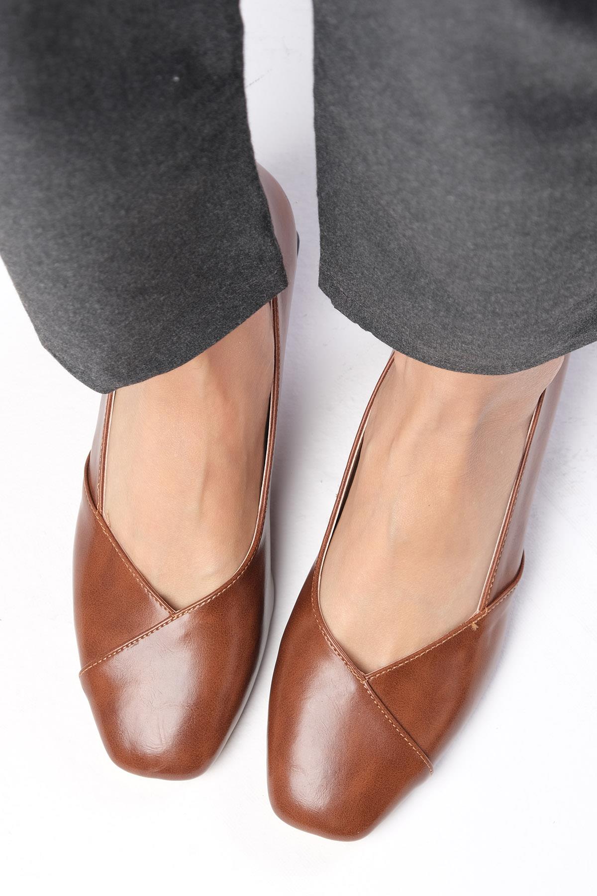 Addison Kahve Rengi Kısa Topuklu Ayakkabı
