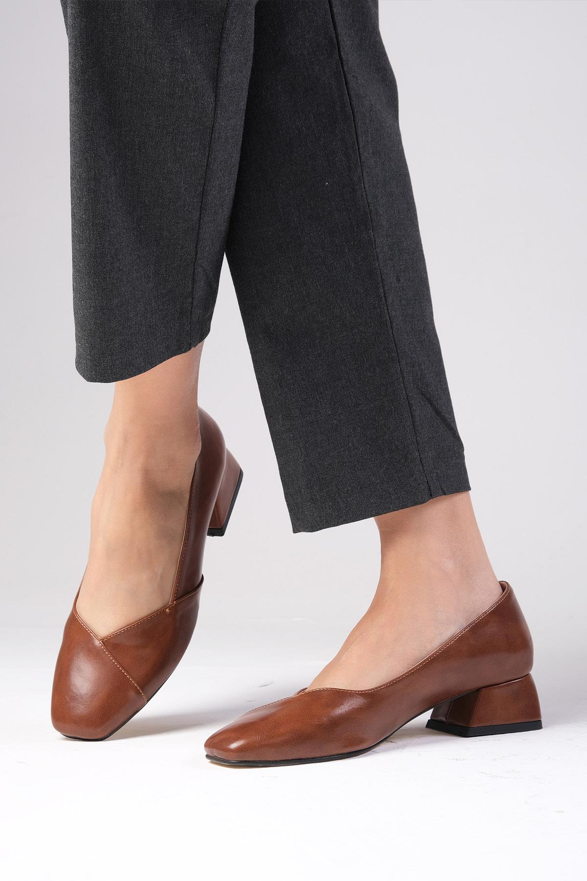 Addison Kahve Rengi Kısa Topuklu Ayakkabı