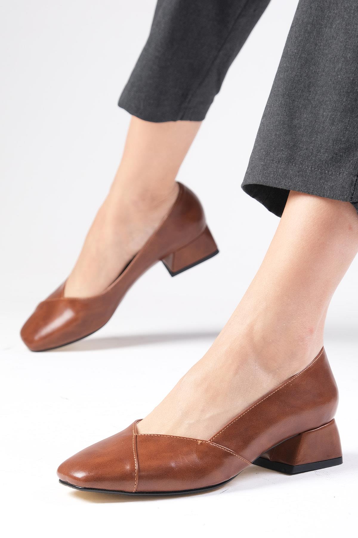 Addison Kahve Rengi Kısa Topuklu Ayakkabı