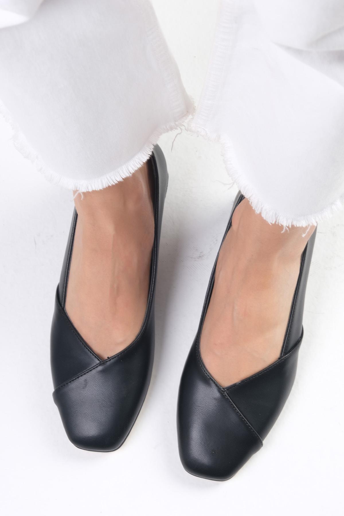 Addison Siyah Renk Kısa Topuklu Ayakkabı