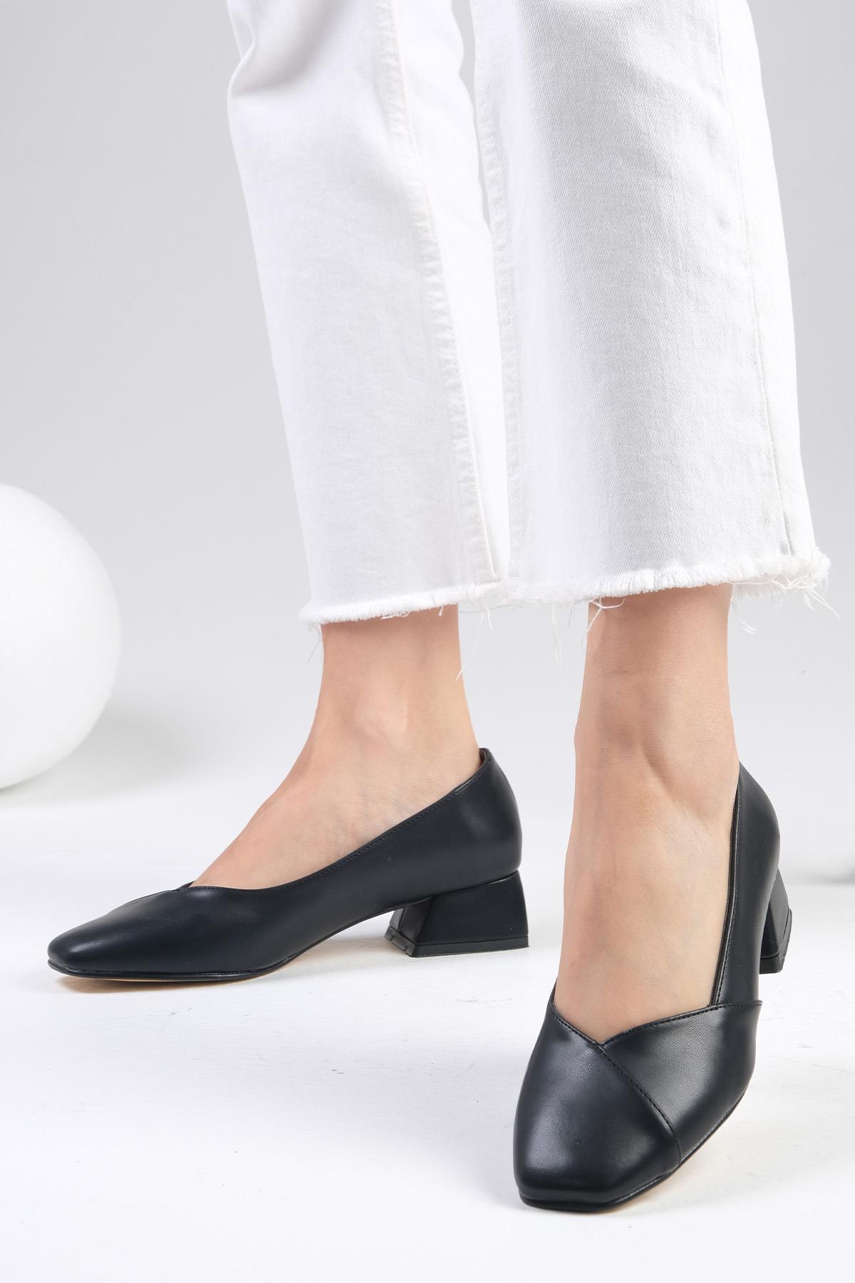 Addison Siyah Renk Kısa Topuklu Ayakkabı
