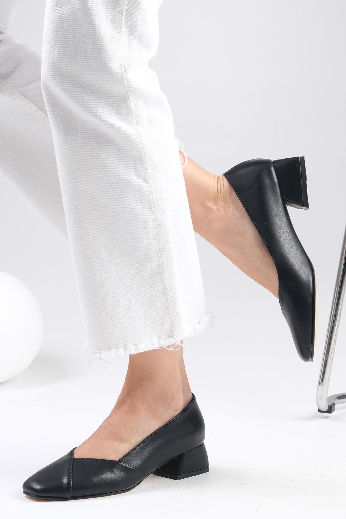 Addison Siyah Renk Kısa Topuklu Ayakkabı