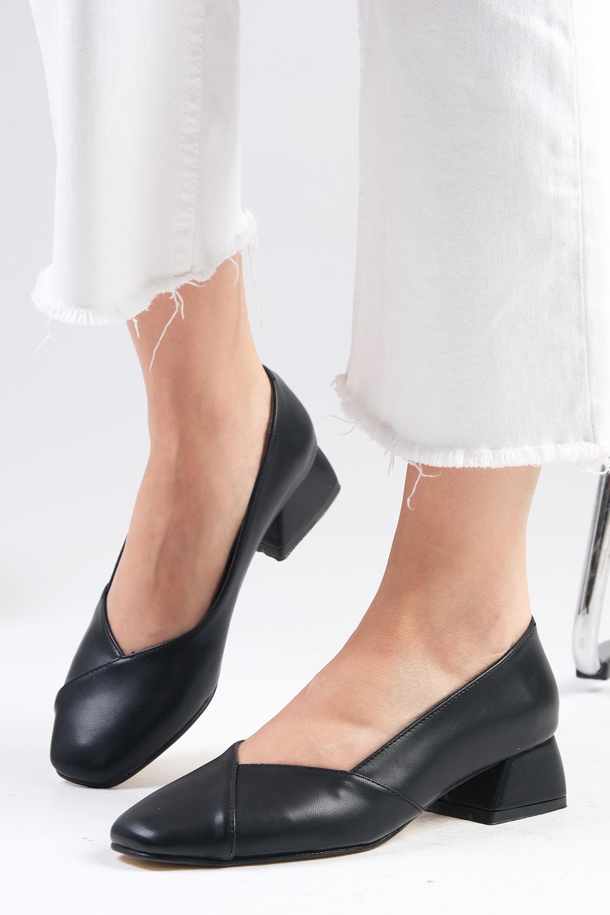 Addison Siyah Renk Kısa Topuklu Ayakkabı