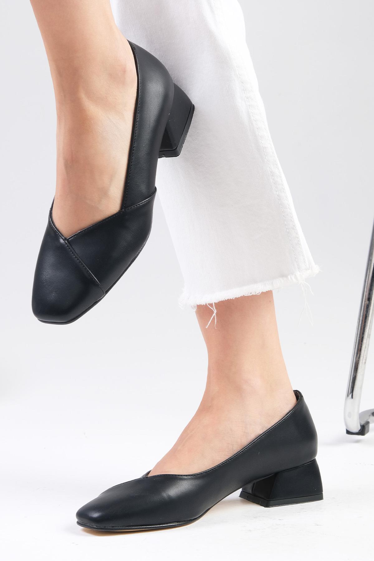 Addison Siyah Renk Kısa Topuklu Ayakkabı