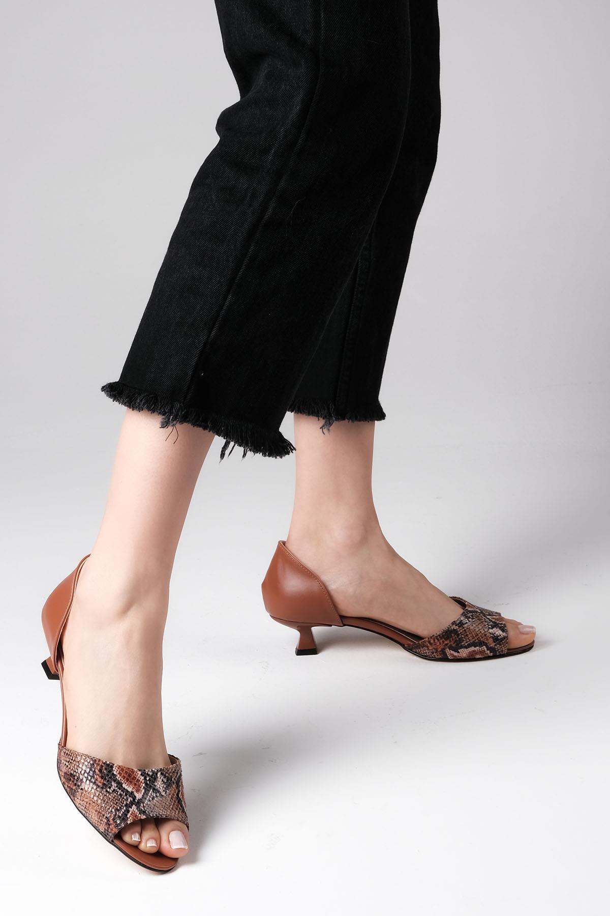 Adrian Taba Renk Kısa Topuklu Ayakkabı