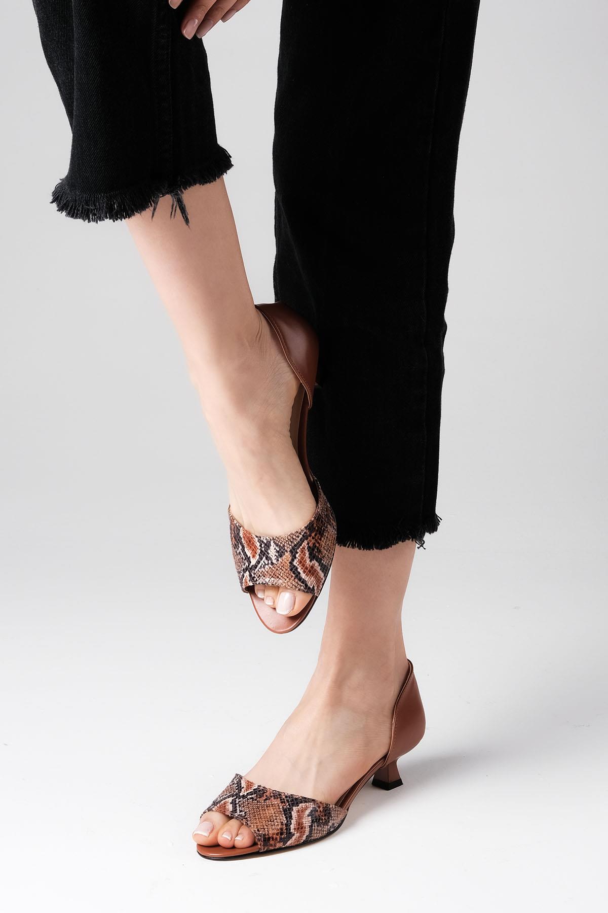 Adrian Taba Renk Kısa Topuklu Ayakkabı